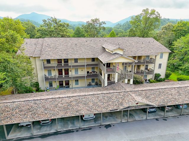 300 Ginger Creek Lane, Clayton, GA 30525