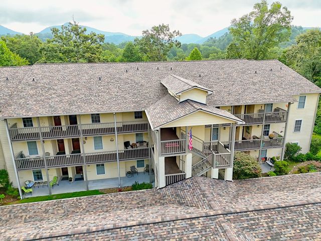 300 Ginger Creek Lane, Clayton, GA 30525