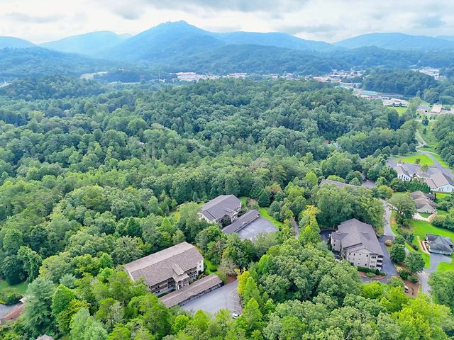 300 Ginger Creek Lane, Clayton, GA 30525