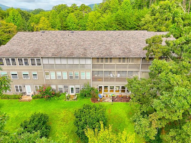 300 Ginger Creek Lane, Clayton, GA 30525