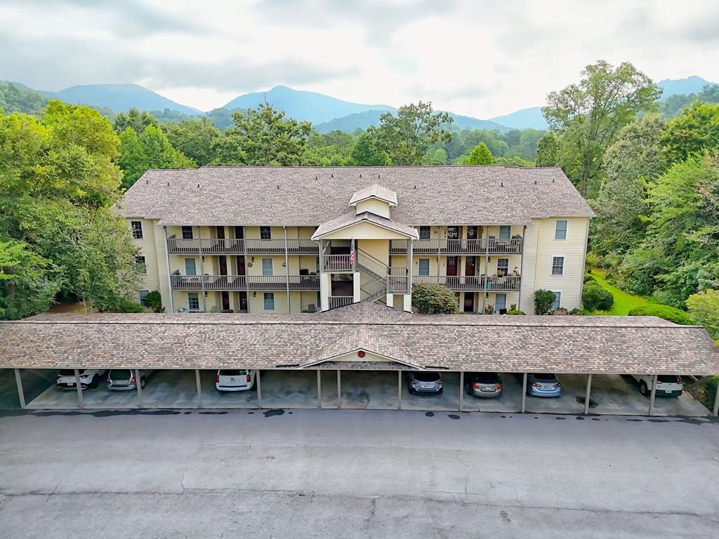 300 Ginger Creek Lane, Clayton, GA 30525