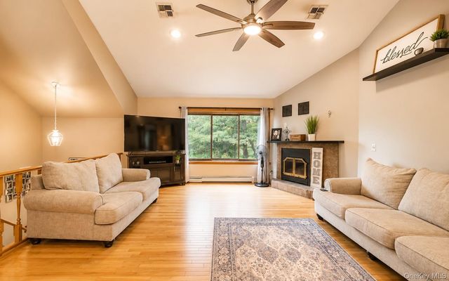 383 Route 32, Woodbury, NY 10917