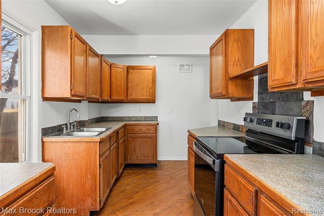 20240 Hollywood Street, Harper Woods, MI 48225