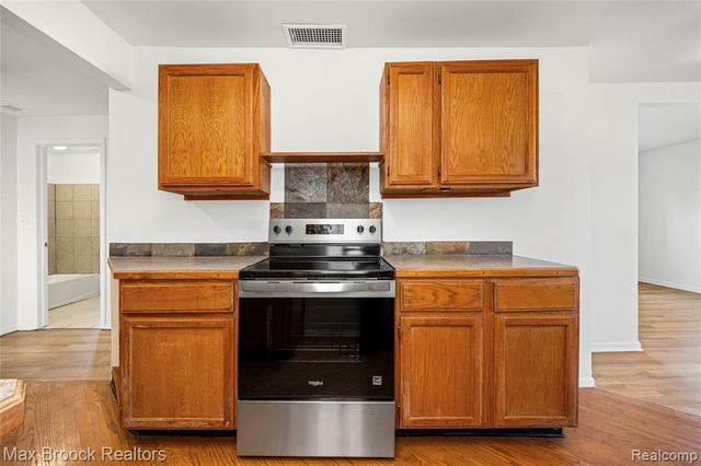20240 Hollywood Street, Harper Woods, MI 48225