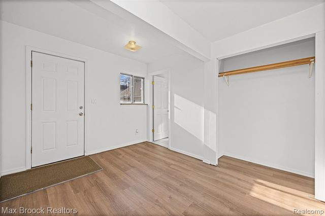 20240 Hollywood Street, Harper Woods, MI 48225