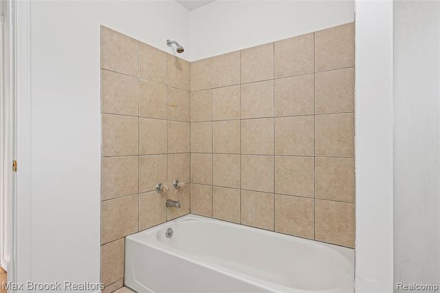 20240 Hollywood Street, Harper Woods, MI 48225