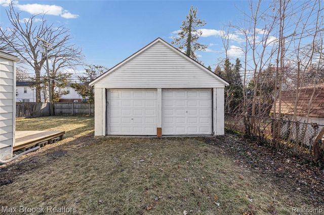 20240 Hollywood Street, Harper Woods, MI 48225
