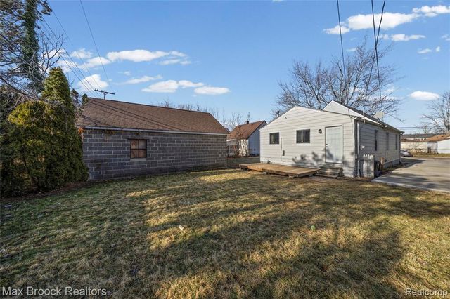 20240 Hollywood Street, Harper Woods, MI 48225