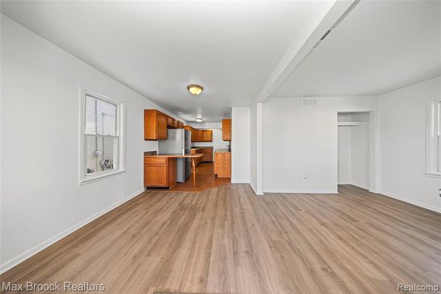 20240 Hollywood Street, Harper Woods, MI 48225