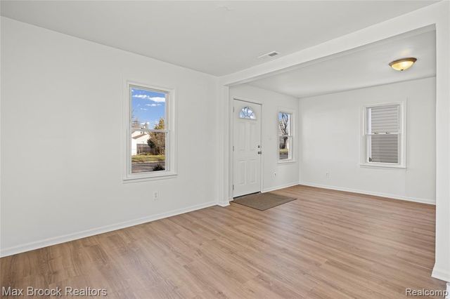 20240 Hollywood Street, Harper Woods, MI 48225