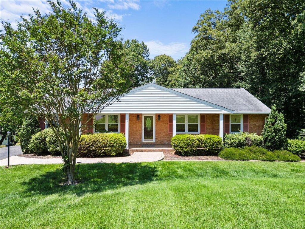 149 Rollingwood CT, Troutville, VA 24175