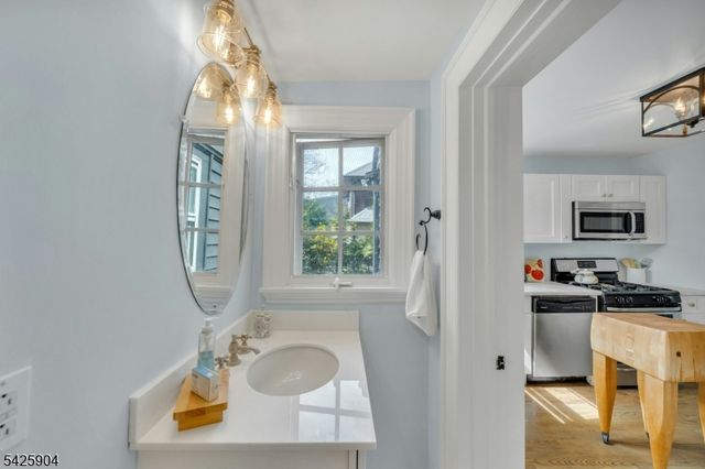 173 Myrtle Ave, Allendale Boro, NJ 07401