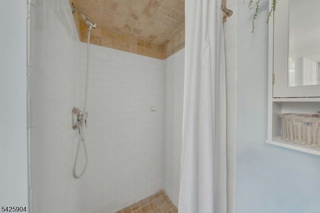 173 Myrtle Ave, Allendale Boro, NJ 07401