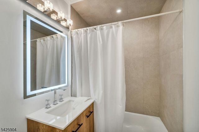 173 Myrtle Ave, Allendale Boro, NJ 07401