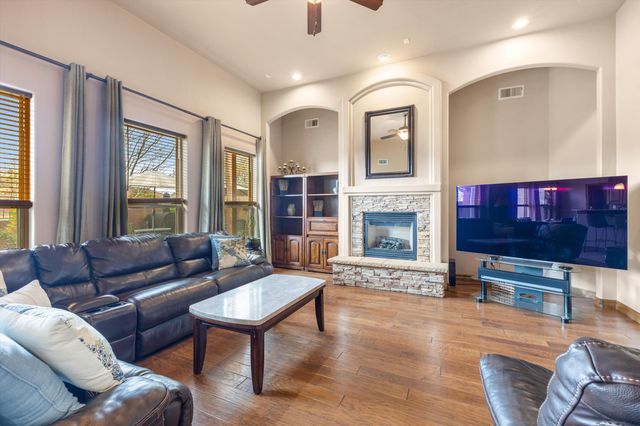 1801 Vista De Colinas Drive SE, Rio Rancho, NM 87124