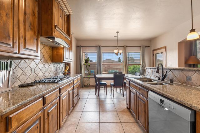 1801 Vista De Colinas Drive SE, Rio Rancho, NM 87124