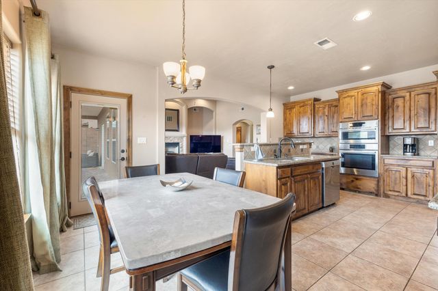 1801 Vista De Colinas Drive SE, Rio Rancho, NM 87124
