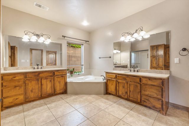 1801 Vista De Colinas Drive SE, Rio Rancho, NM 87124