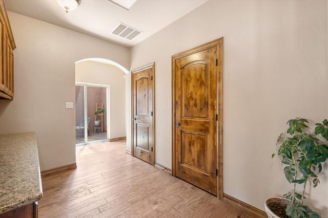 1801 Vista De Colinas Drive SE, Rio Rancho, NM 87124