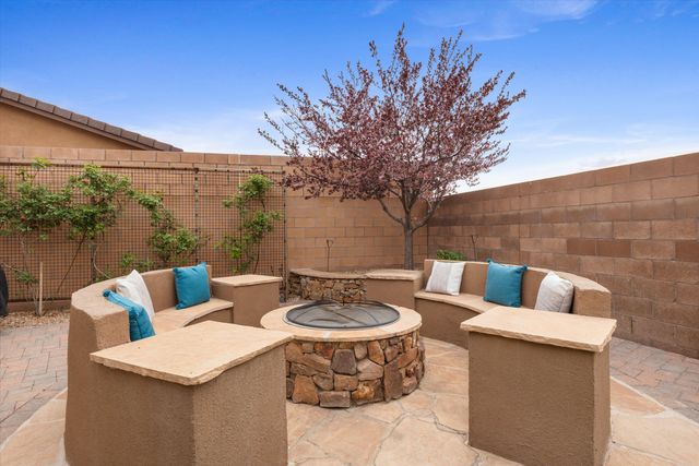 1801 Vista De Colinas Drive SE, Rio Rancho, NM 87124