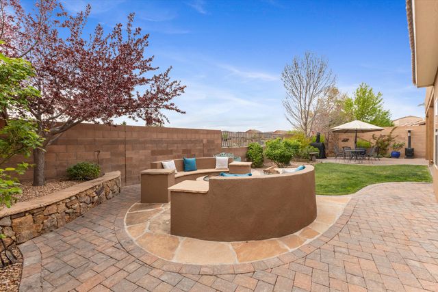 1801 Vista De Colinas Drive SE, Rio Rancho, NM 87124