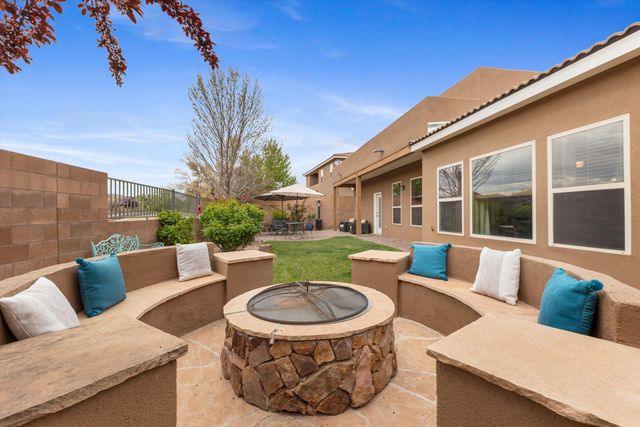 1801 Vista De Colinas Drive SE, Rio Rancho, NM 87124