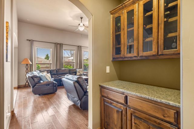 1801 Vista De Colinas Drive SE, Rio Rancho, NM 87124