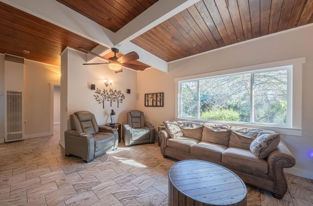 820 Comstock Road, Hollister, CA 95023