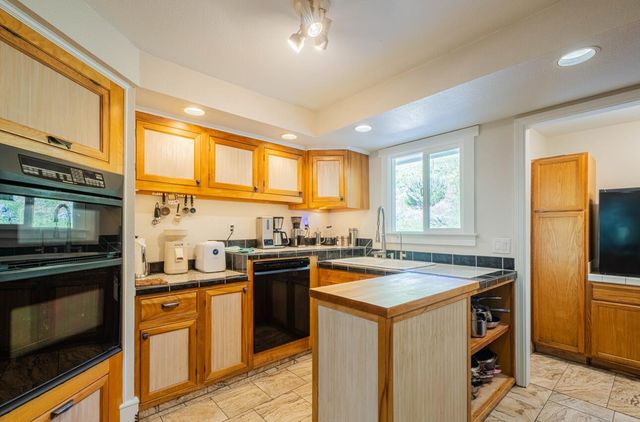 820 Comstock Road, Hollister, CA 95023