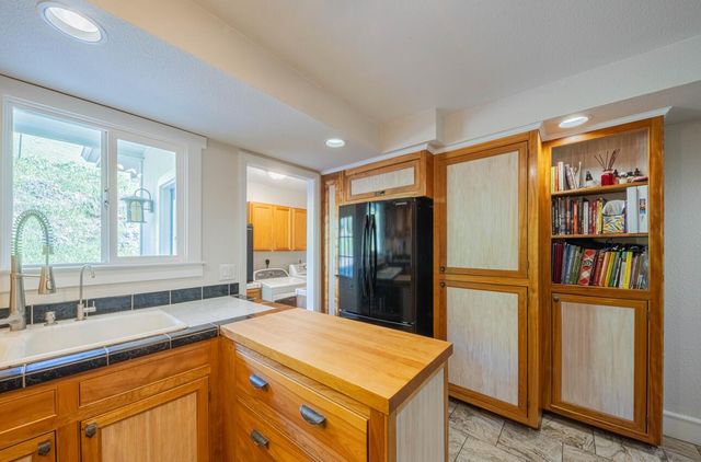 820 Comstock Road, Hollister, CA 95023