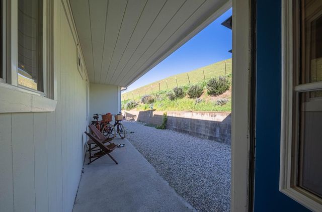 820 Comstock Road, Hollister, CA 95023