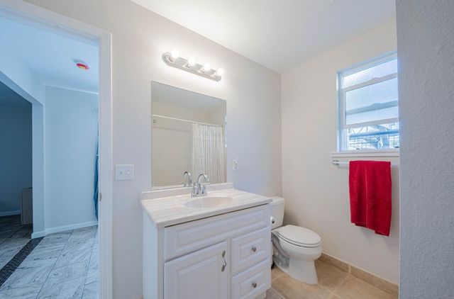 820 Comstock Road, Hollister, CA 95023