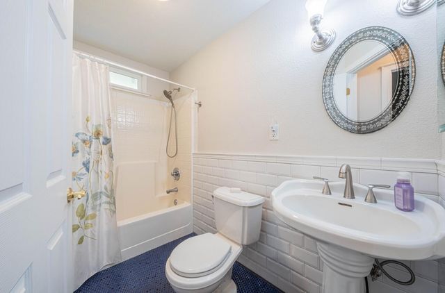 820 Comstock Road, Hollister, CA 95023