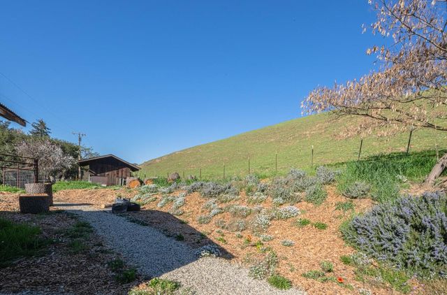 820 Comstock Road, Hollister, CA 95023