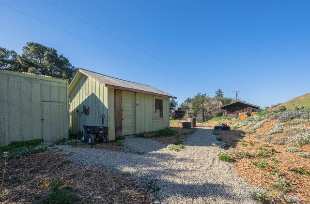 820 Comstock Road, Hollister, CA 95023