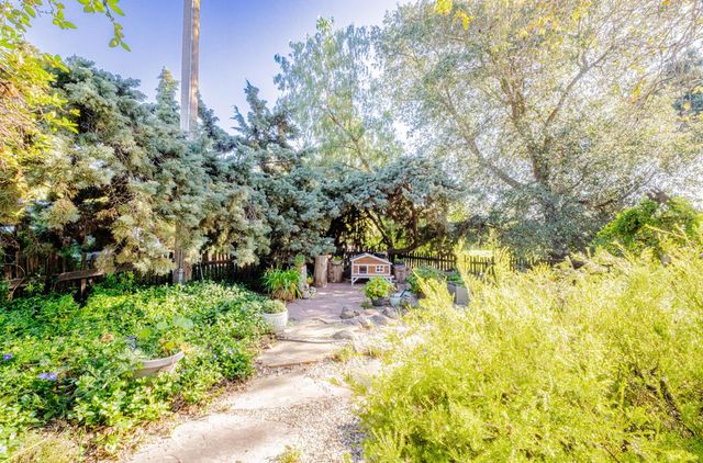 820 Comstock Road, Hollister, CA 95023