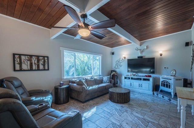 820 Comstock Road, Hollister, CA 95023