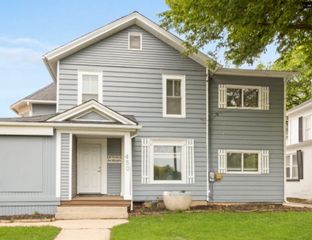 450 W Galena Boulevard 1, Aurora, IL 60506