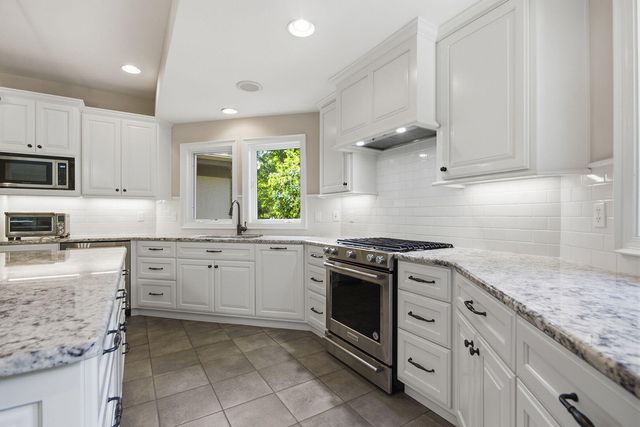 1709 GLENBROOK CT, Columbia, MO 65203