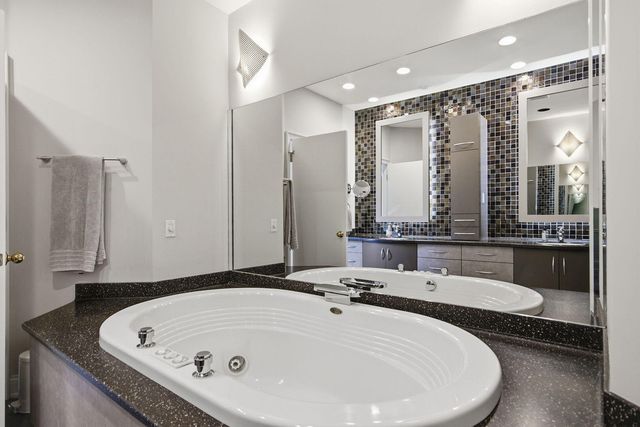 1709 GLENBROOK CT, Columbia, MO 65203