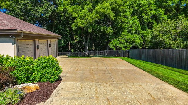 1709 GLENBROOK CT, Columbia, MO 65203