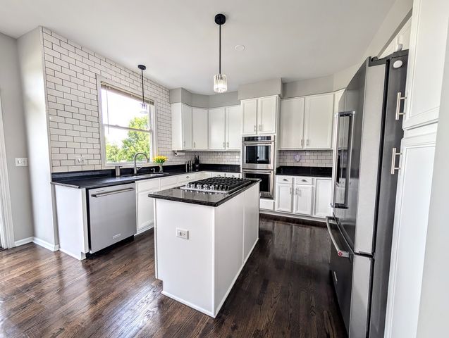 5520 Bear Claw Court, Hoffman Estates, IL 60192