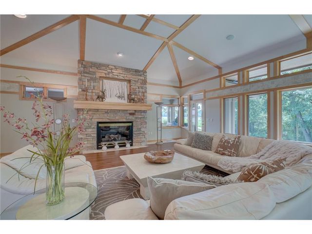 286 Salishan Drive, Hudson, WI 54016