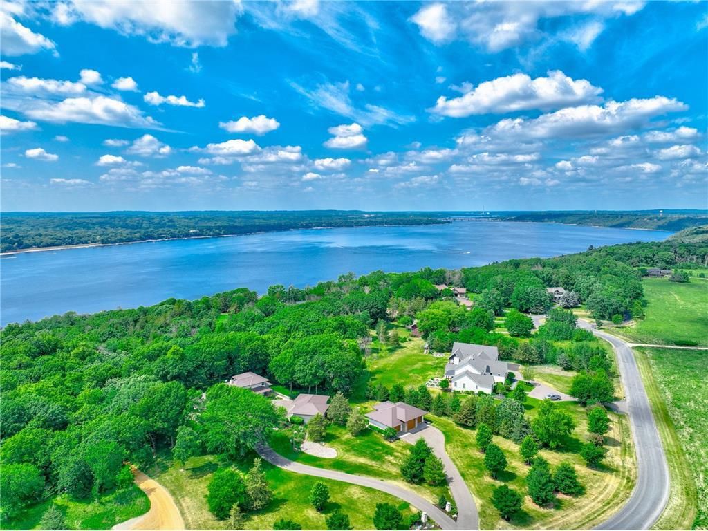 286 Salishan Drive, Hudson, WI 54016
