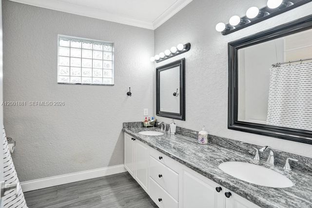 9921 NW 60th Pl, Parkland, FL 33076