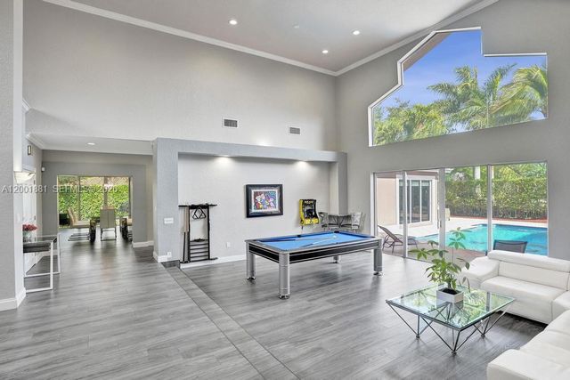 9921 NW 60th Pl, Parkland, FL 33076