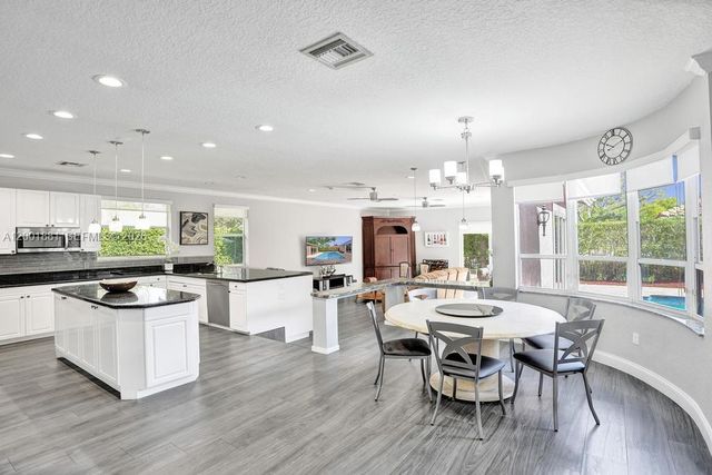 9921 NW 60th Pl, Parkland, FL 33076