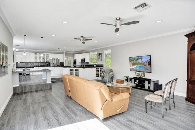 9921 NW 60th Pl, Parkland, FL 33076