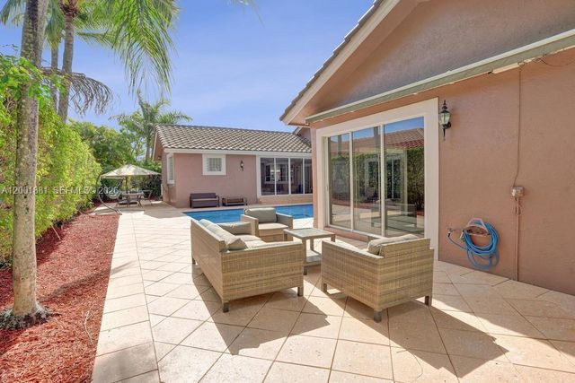 9921 NW 60th Pl, Parkland, FL 33076