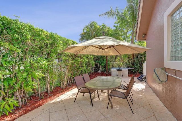 9921 NW 60th Pl, Parkland, FL 33076